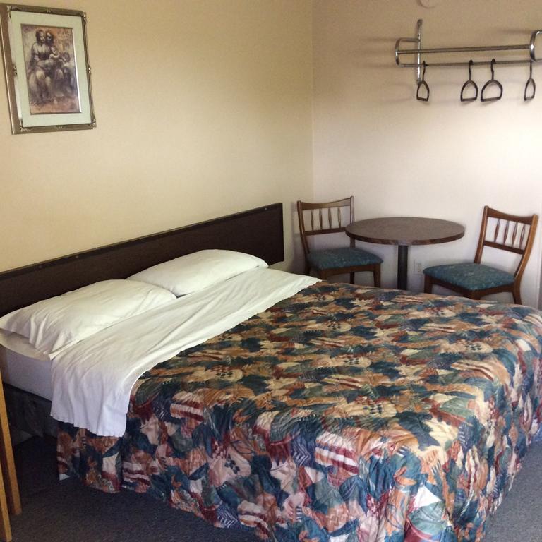 Parkwood Motor Inn Sundre Экстерьер фото
