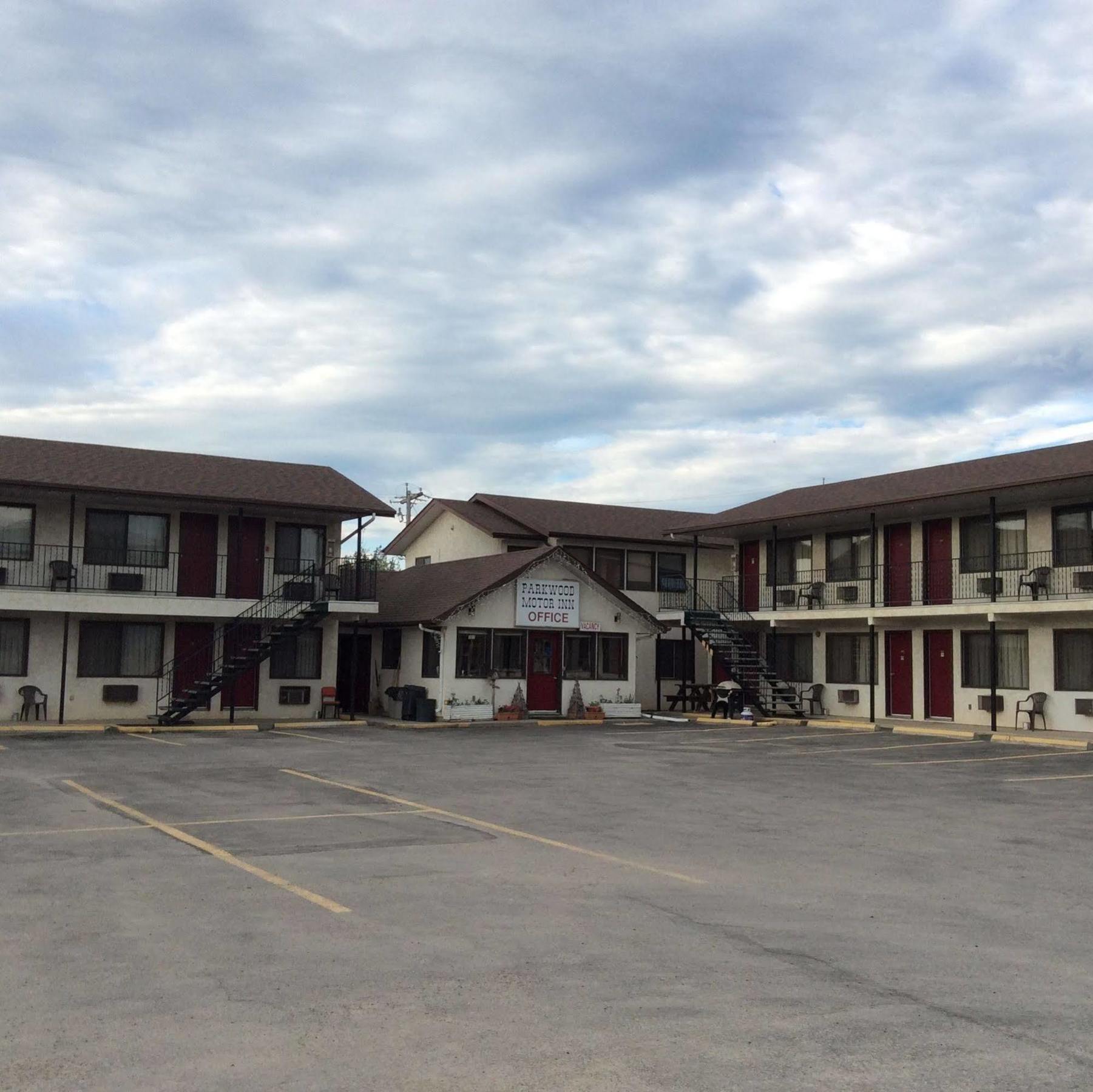 Parkwood Motor Inn Sundre Экстерьер фото
